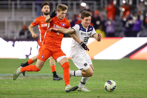 他与队友通 他与队友通